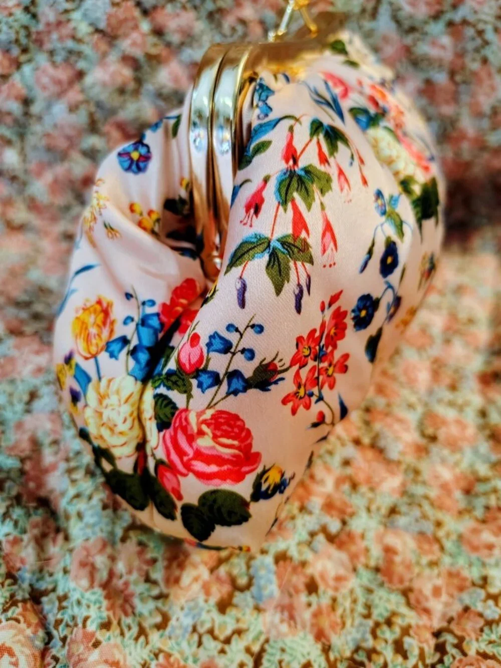 The Vintage Cosmetic Company NWOT Floral Cosmetic Clutch